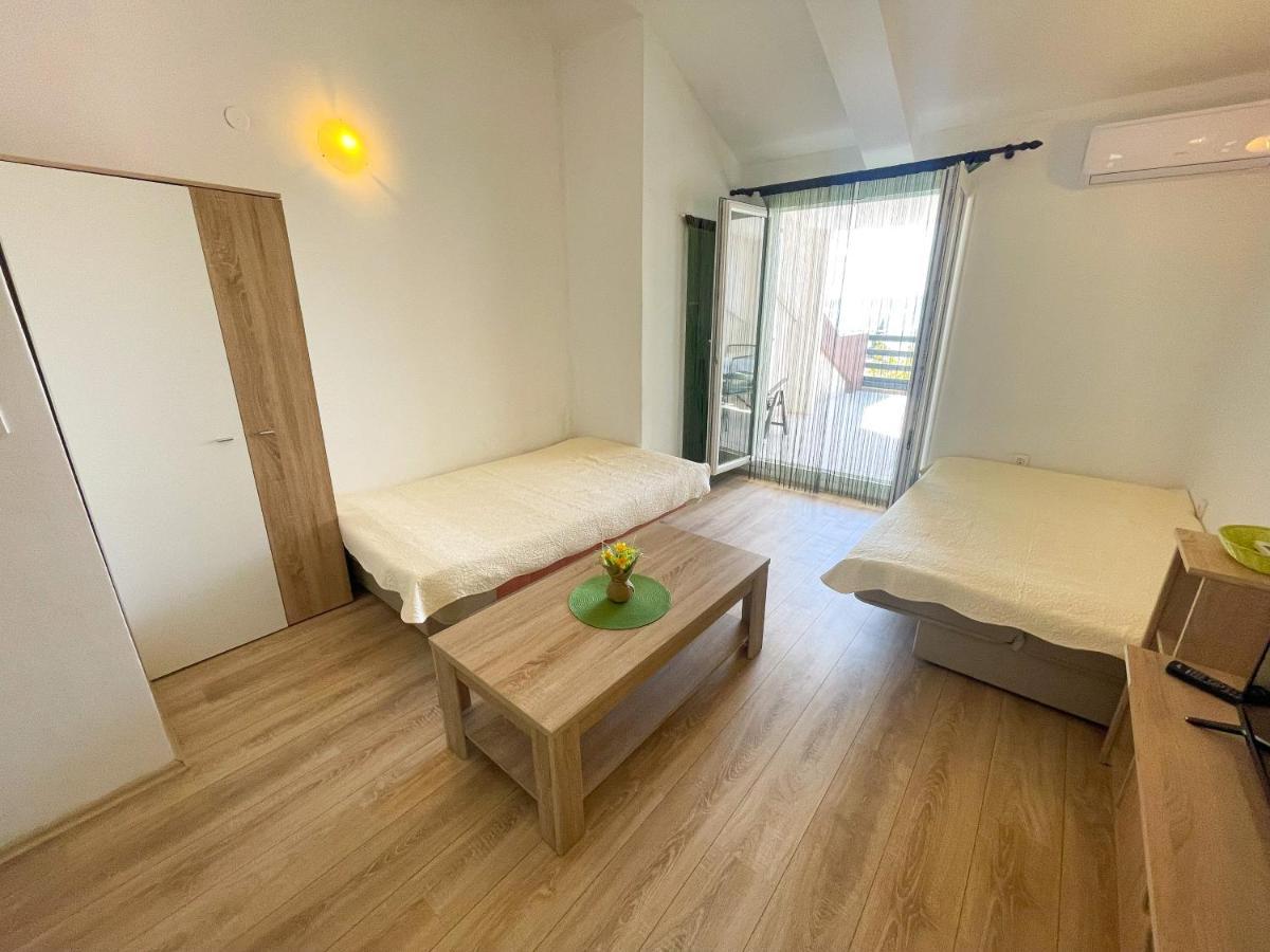 Apartmani Milan Crikvenica Exterior photo