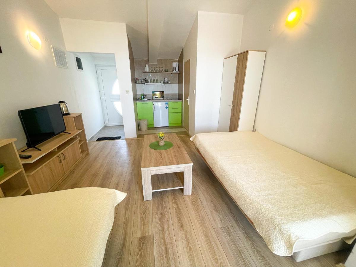 Apartmani Milan Crikvenica Exterior photo