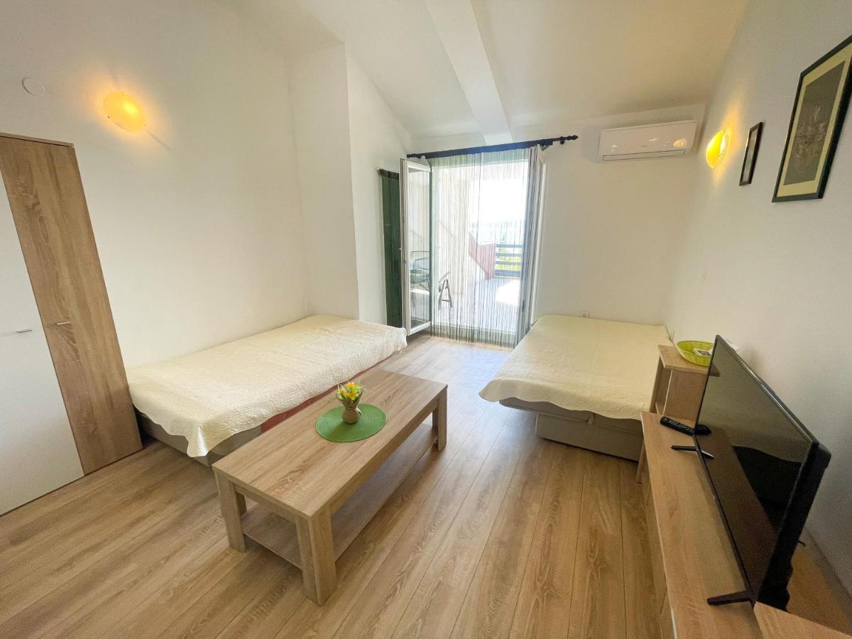 Apartmani Milan Crikvenica Exterior photo