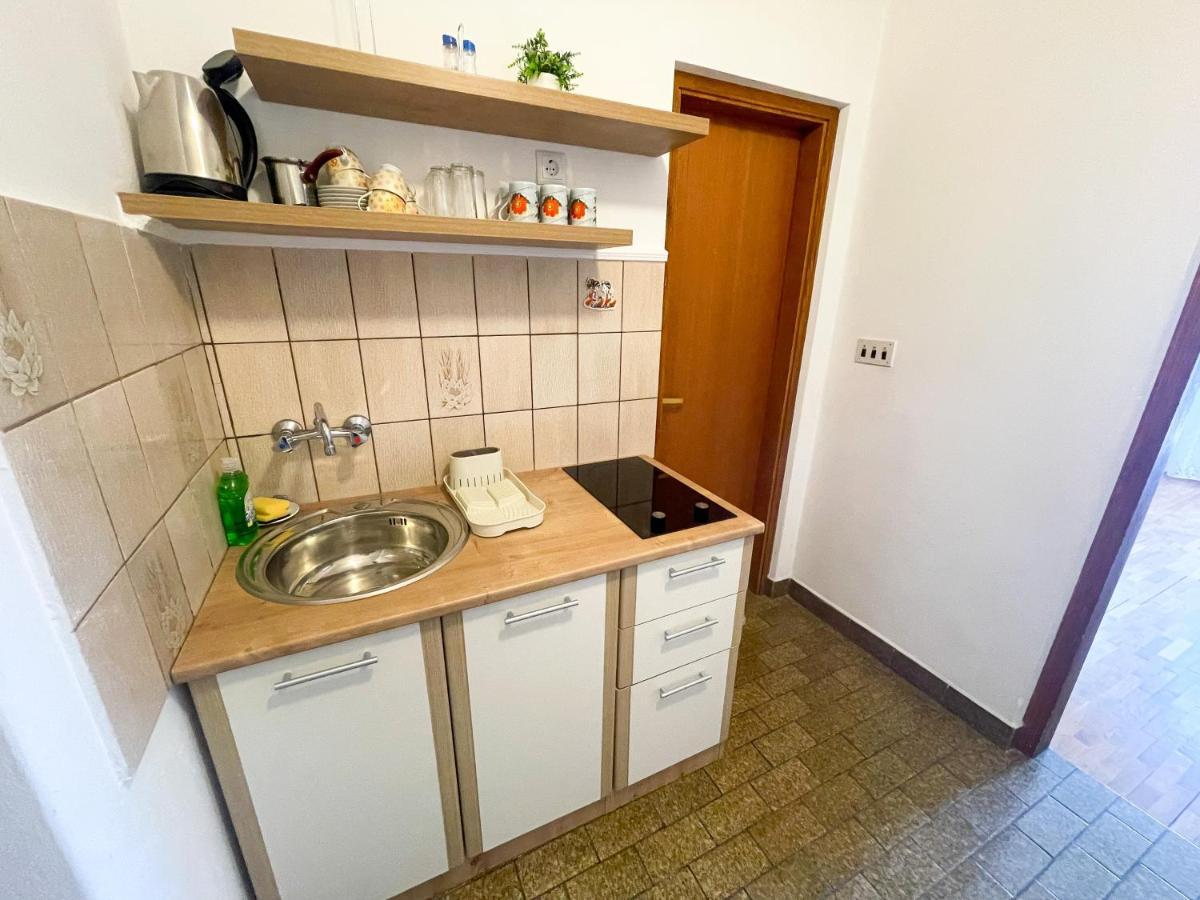 Apartmani Milan Crikvenica Exterior photo