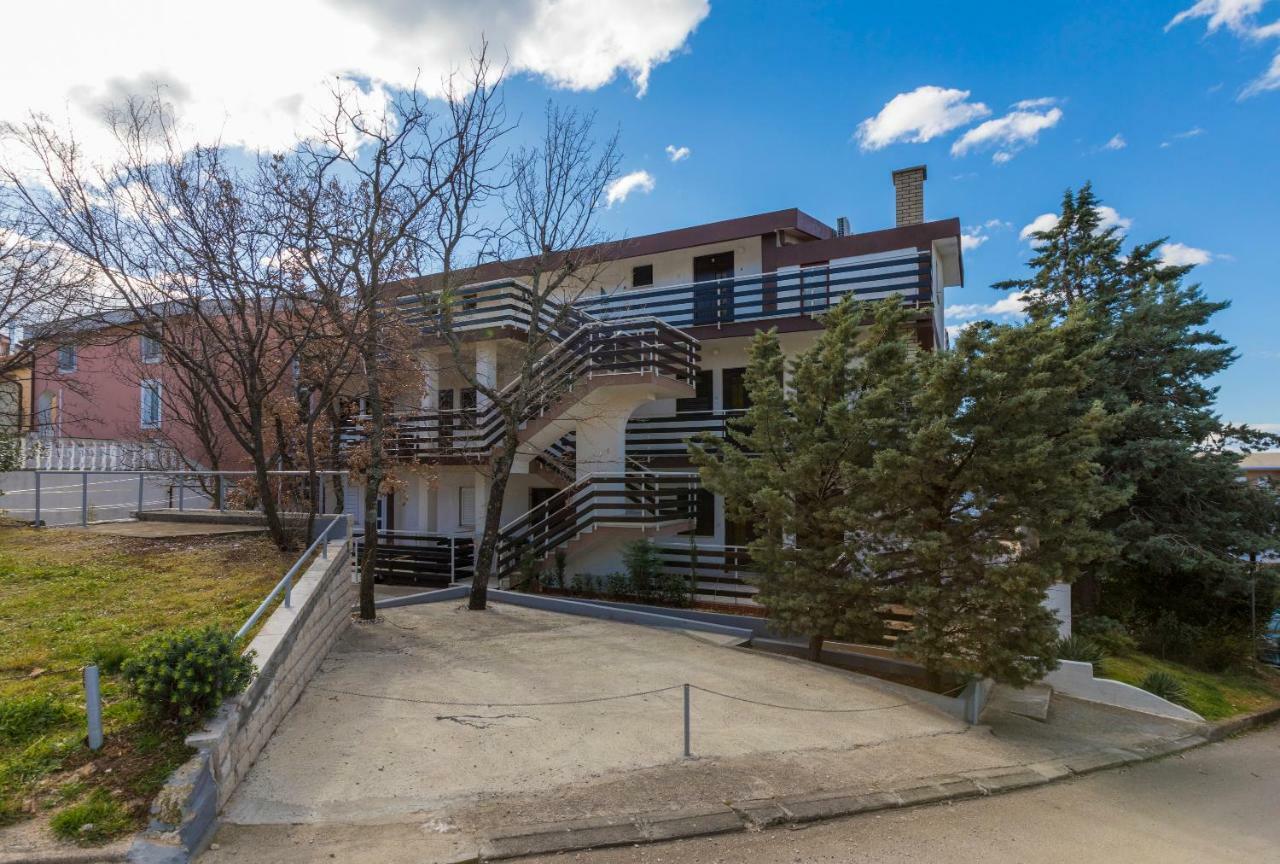 Apartmani Milan Crikvenica Exterior photo