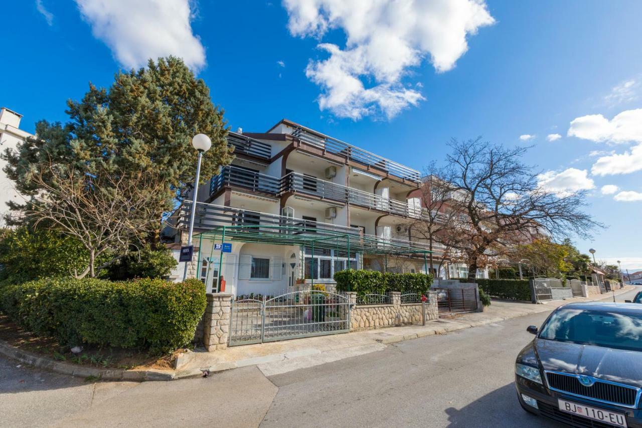 Apartmani Milan Crikvenica Exterior photo