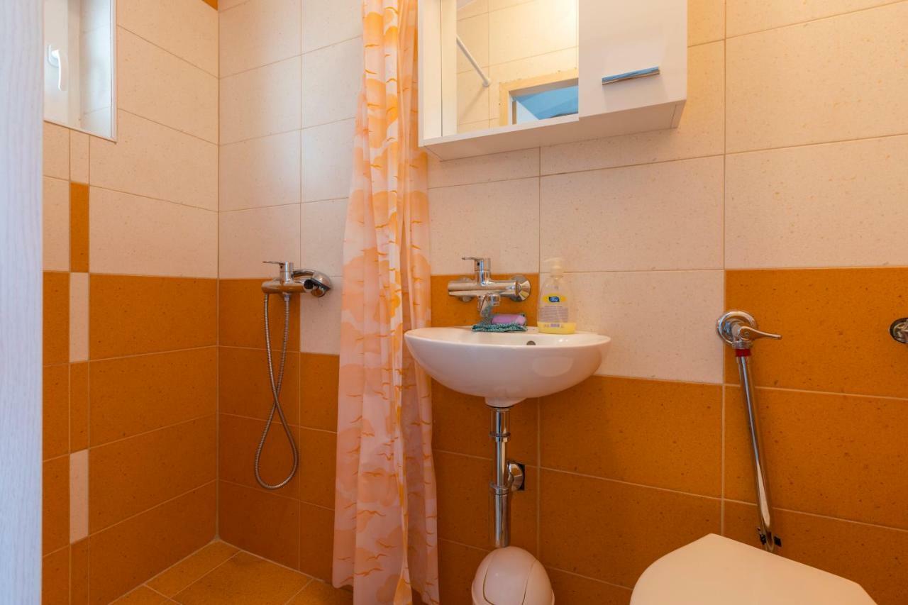 Apartmani Milan Crikvenica Exterior photo